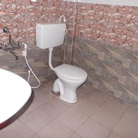 Hotel Iroomz Sri Vinayaka Comfort Virajpet