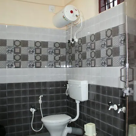 Hotel Iroomz Sri Vinayaka Comfort